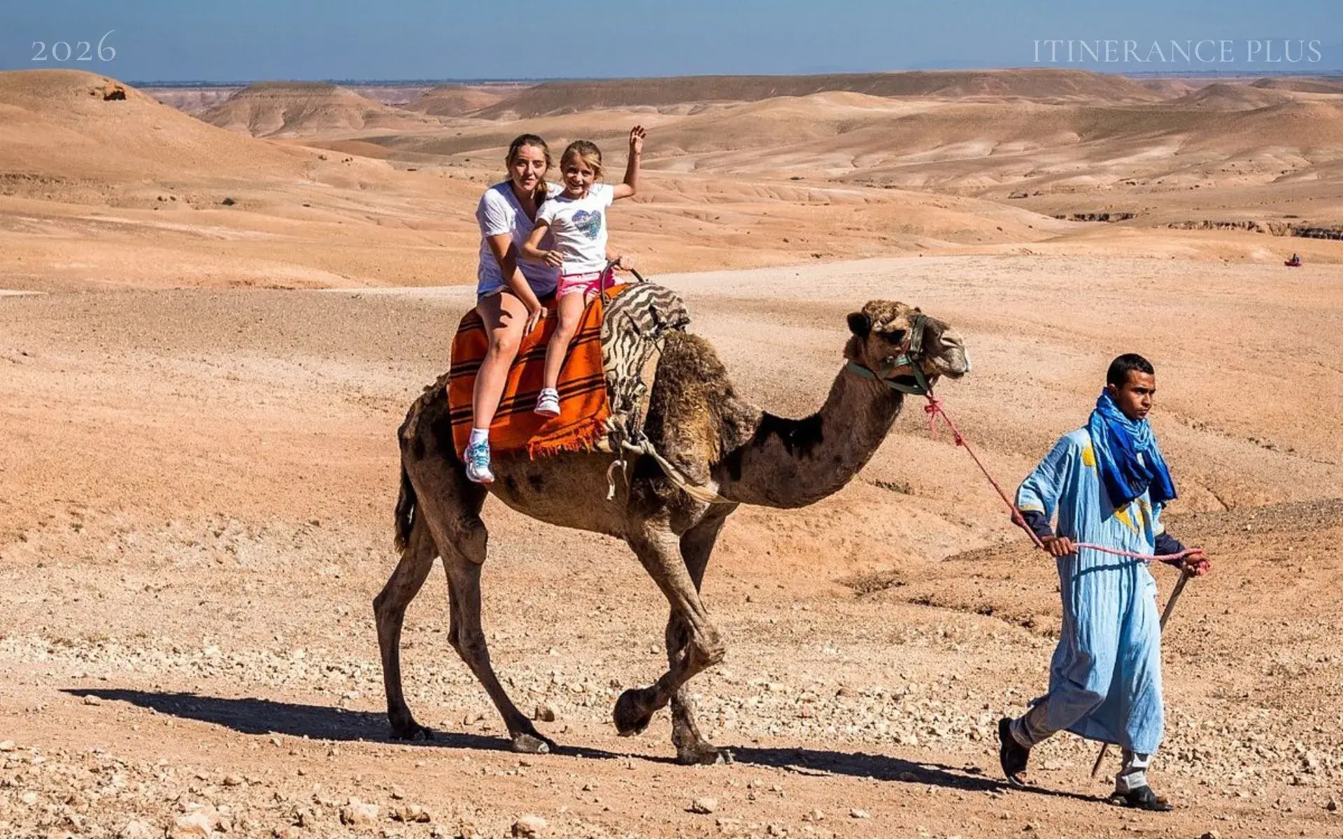 Balade en Dromadaire Agafay : Expérience Nomade au Coucher du Soleil Depuis Marrakech à Désert d'Agafay. au Maroc - excursion premium avec Itinerance Plus