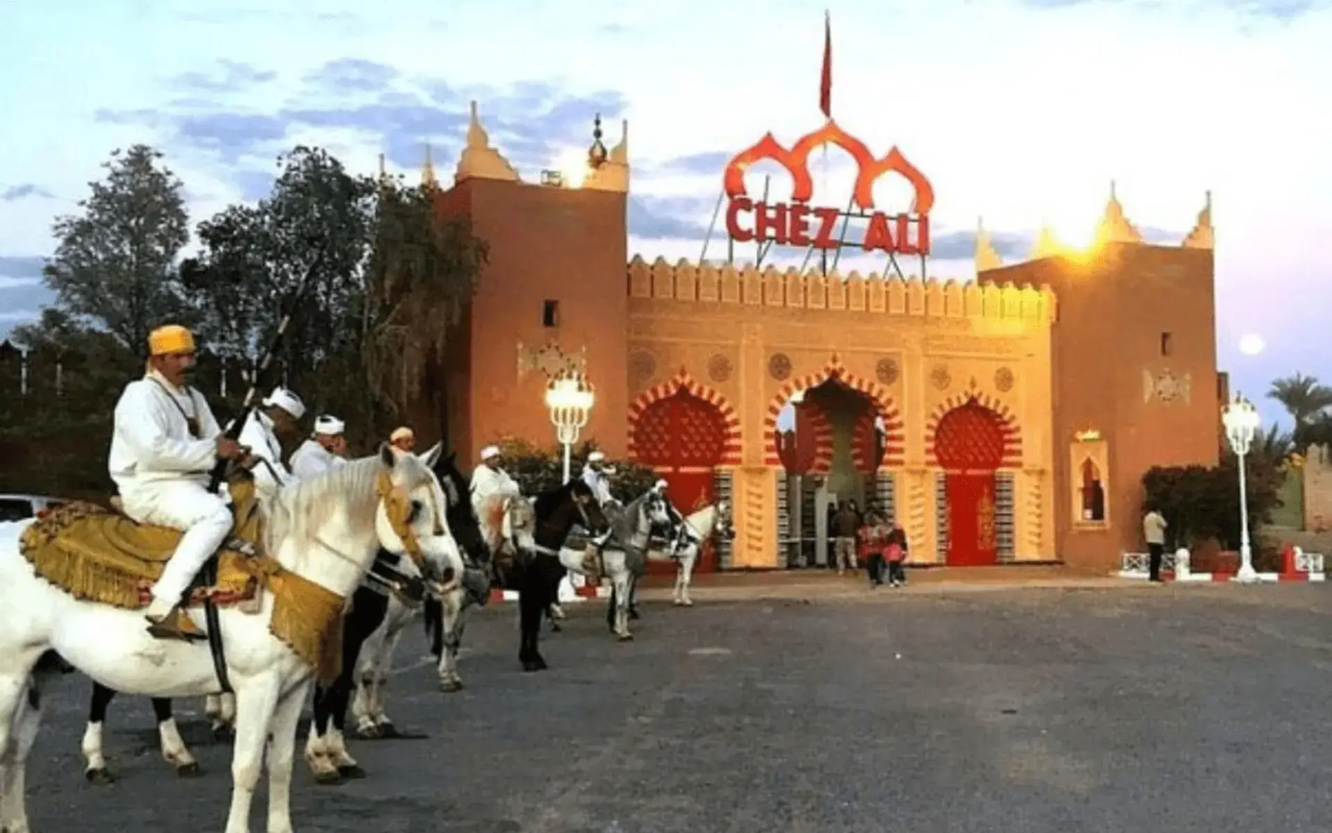 Fantasia Chez Ali Marrakech à Palmeraie de Marrakech. au Maroc - excursion premium avec Itinerance Plus